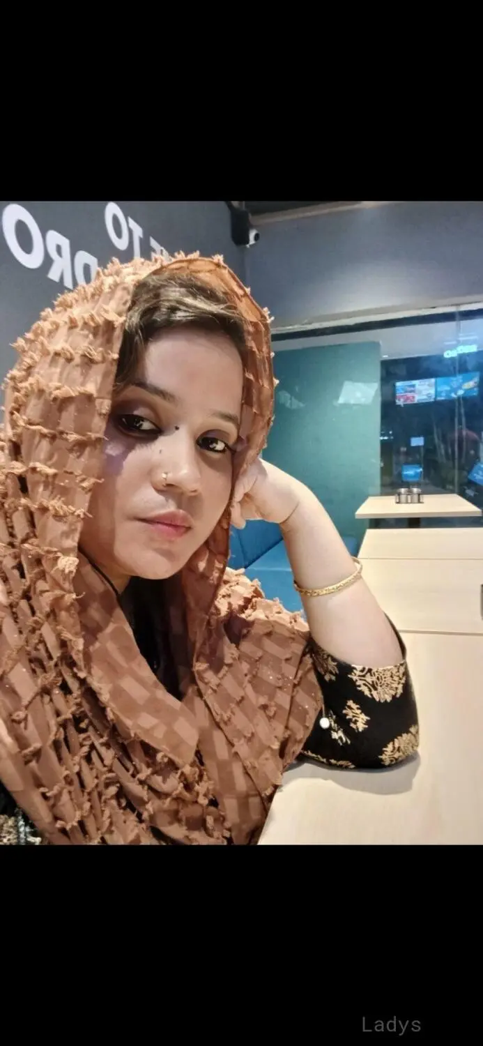 Tanya, 25 years old Mumbai escort girl with big tits, height 154 sm, Weight kg