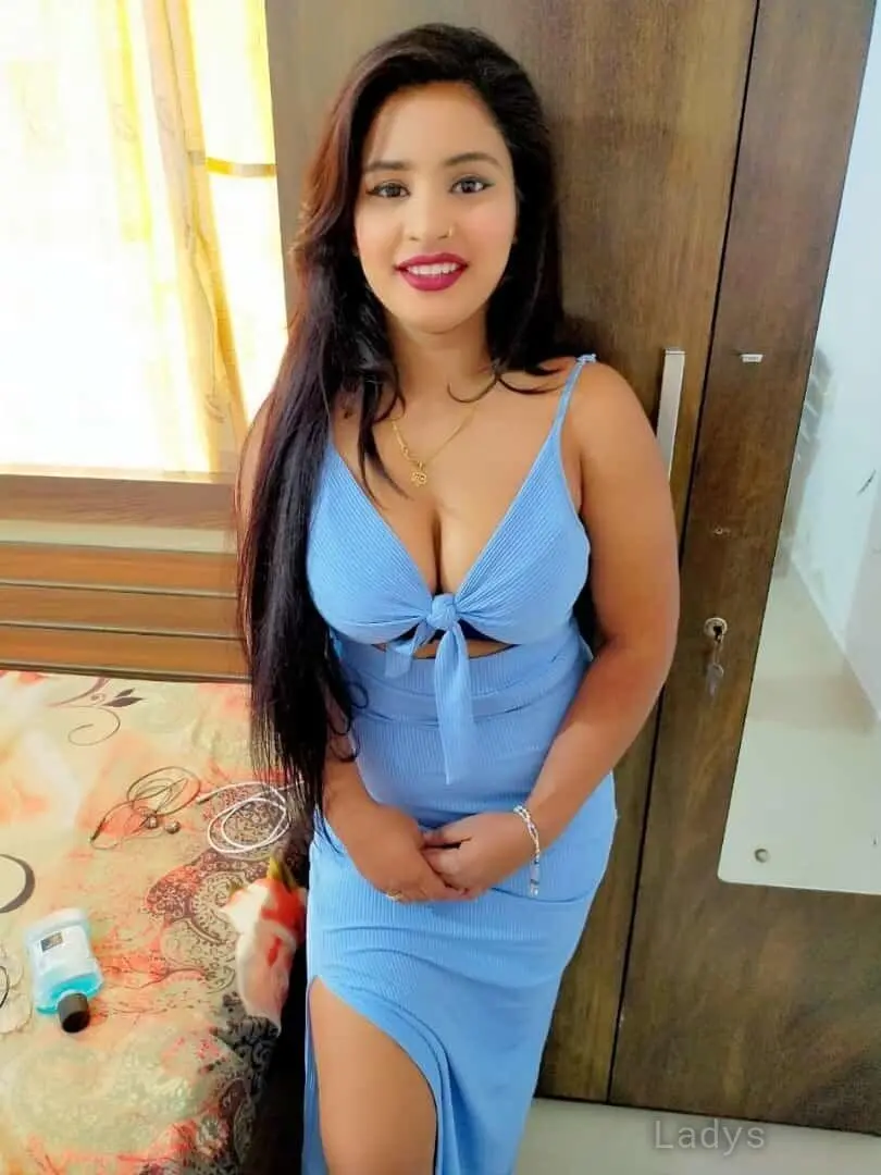 Usha, 22 years old Mumbai escort girl with big tits, height 168 sm, Weight kg