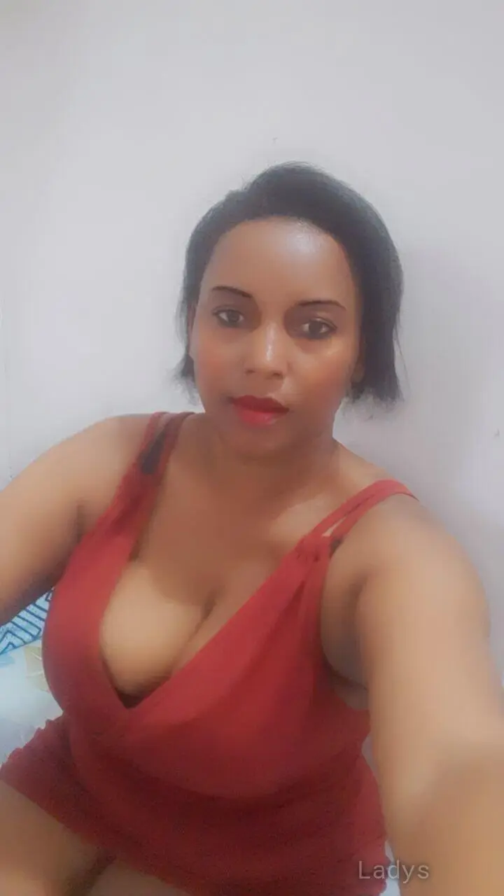 Vicky, 24 years old Mumbai escort girl with big tits, height 154 sm, Weight kg