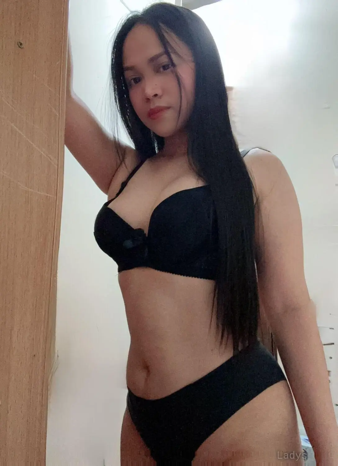 Akira, 23 years beautiful nude Mumbai escorts girl, height 150 sm, Weight  kg