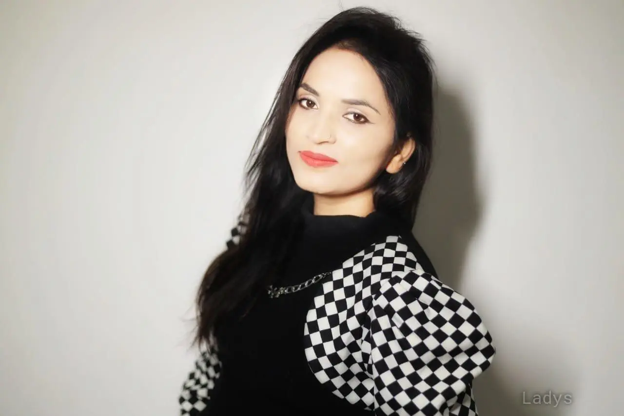 Amrita Rai, 27 years beautiful nude Mumbai escorts girl, height 169 sm, Weight  kg