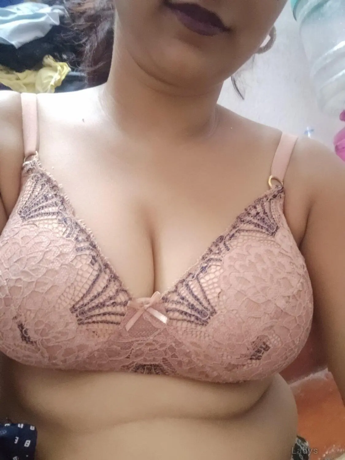 Annu, 22 years beautiful nude Mumbai escorts girl, height 154 sm, Weight  kg