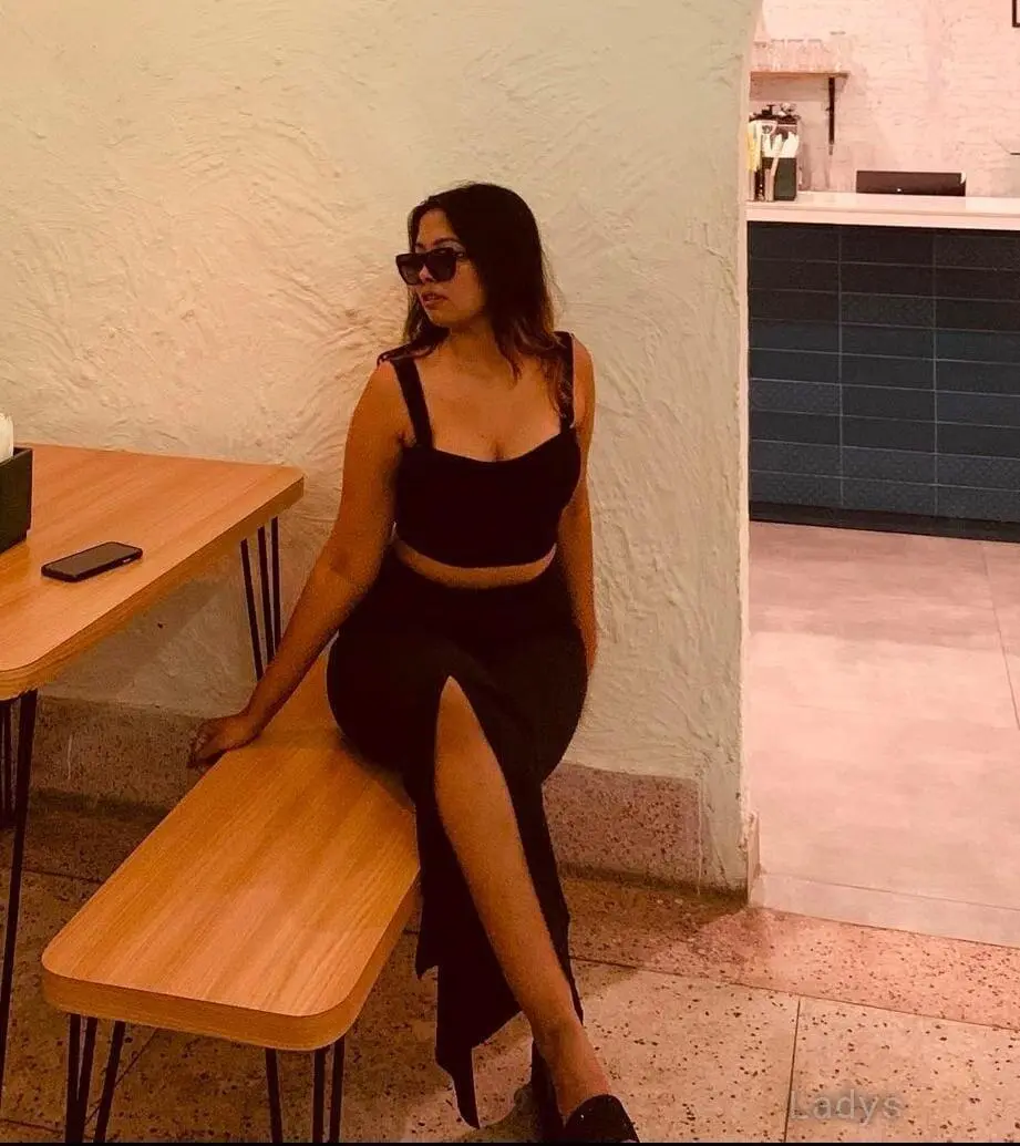 Arti, 24 years beautiful nude Mumbai escorts girl, height 153 sm, Weight  kg