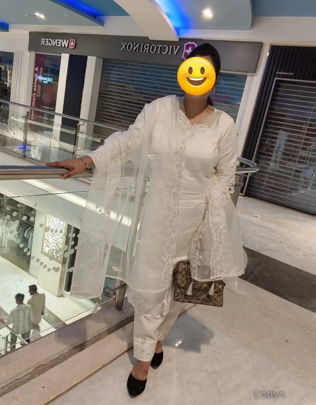 Azreen, 23 years beautiful nude Mumbai escorts girl, height 167 sm, Weight  kg