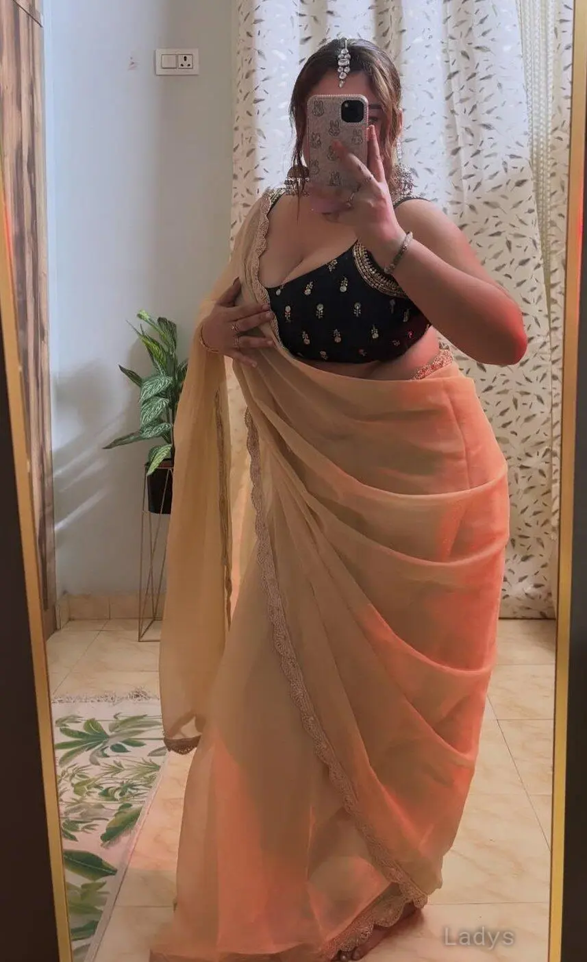 Camila, 29 years beautiful nude Mumbai escorts girl, height 169 sm, Weight kg