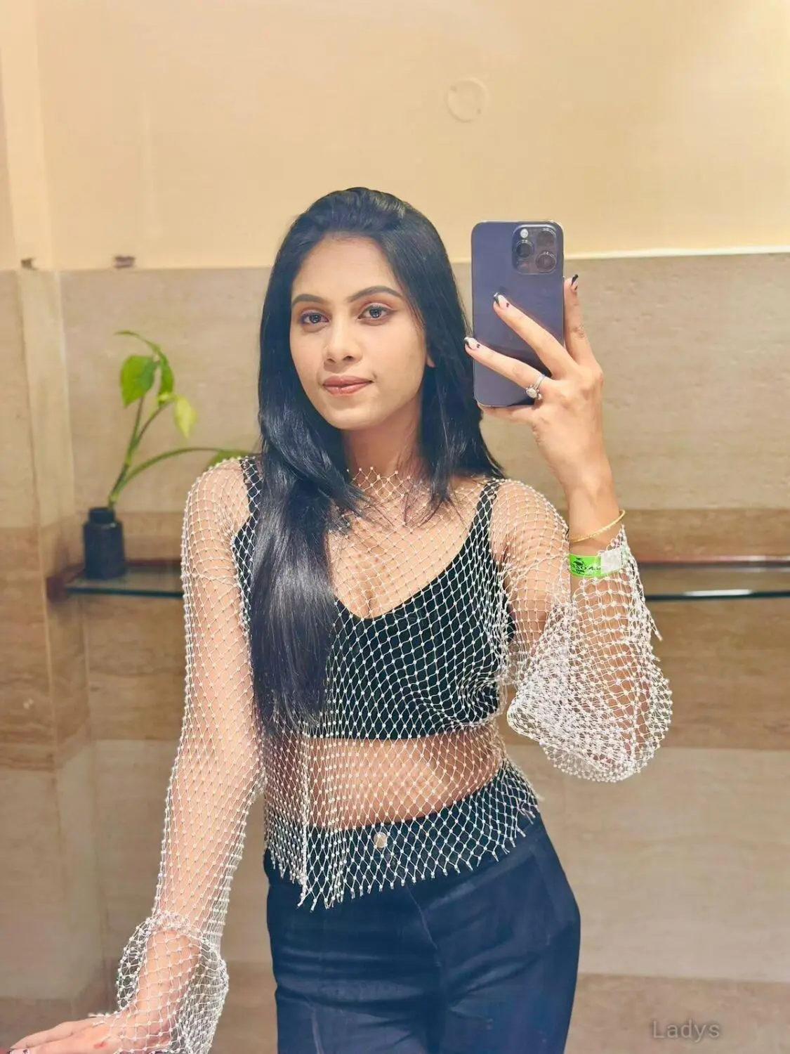Cassandra, 24 years beautiful nude Mumbai escorts girl, height 163 sm, Weight  kg
