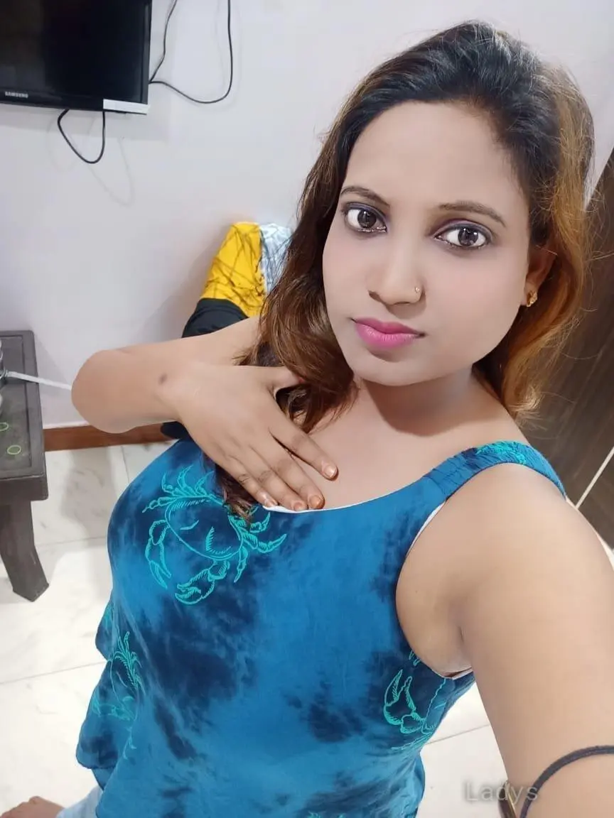 Dina, 24 years beautiful nude Mumbai escorts girl, height 150 sm, Weight  kg