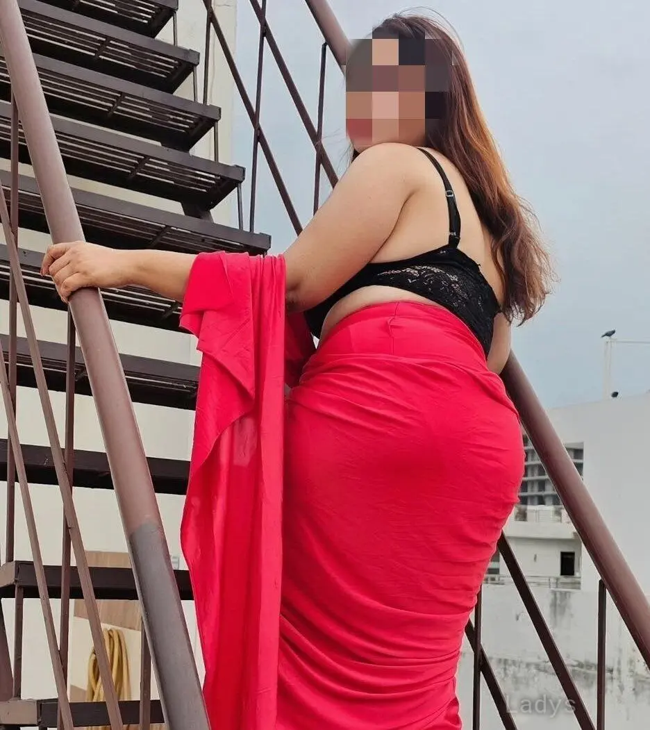 Emma, 29 years beautiful nude Mumbai escorts girl, height 158 sm, Weight  kg