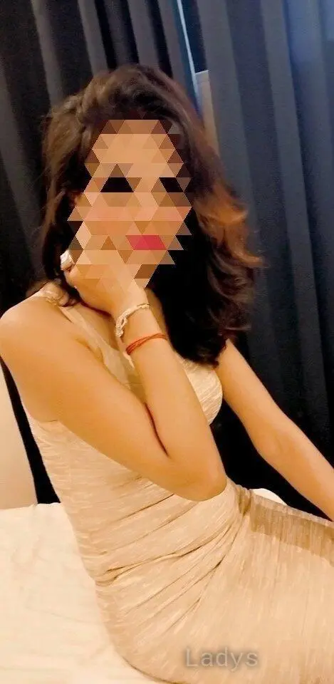 Esha, 25 years beautiful nude Mumbai escorts girl, height 163 sm, Weight  kg