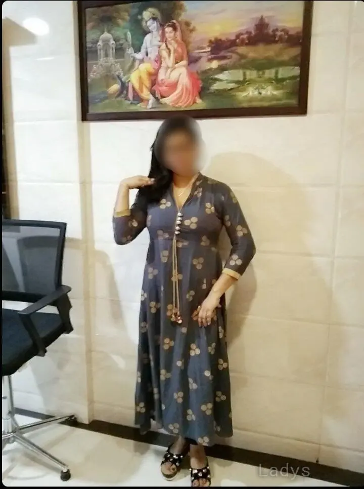Janvi, 23 years beautiful nude Mumbai escorts girl, height 153 sm, Weight kg