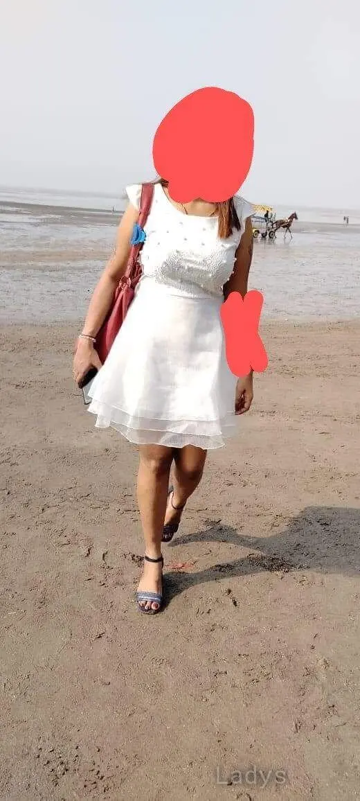 Janvi, 28 years beautiful nude Mumbai escorts girl, height 161 sm, Weight kg