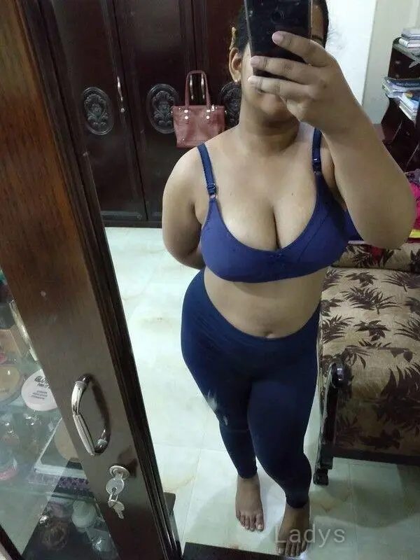 Jasmine, 24 years beautiful nude Mumbai escorts girl, height 154 sm, Weight kg