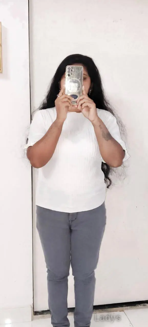 Leeza, 25 years beautiful nude Mumbai escorts girl, height 153 sm, Weight  kg