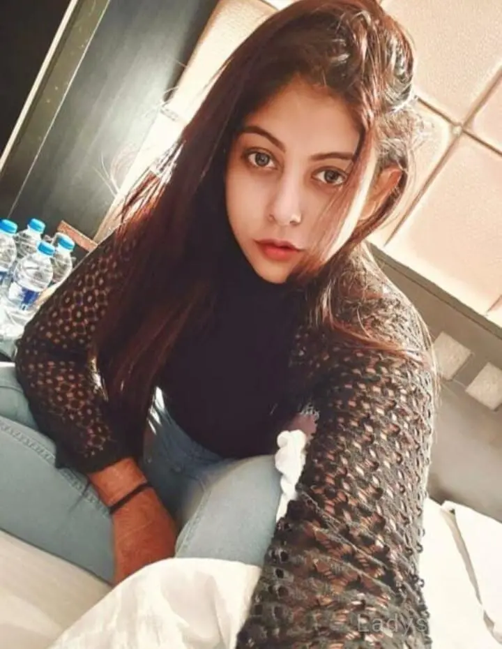 Manisha, 23 years beautiful nude Mumbai escorts girl, height 159 sm, Weight 56 kg