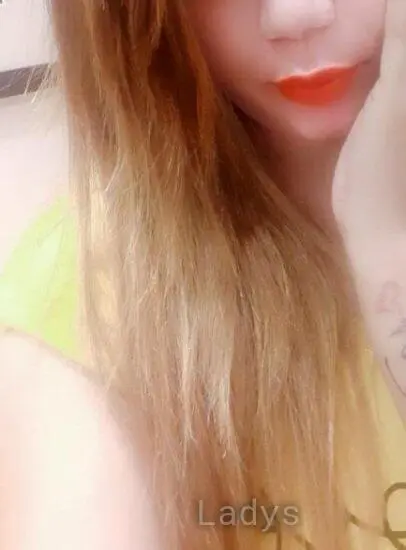 Mansi, 22 years beautiful nude Mumbai escorts girl, height 154 sm, Weight  kg