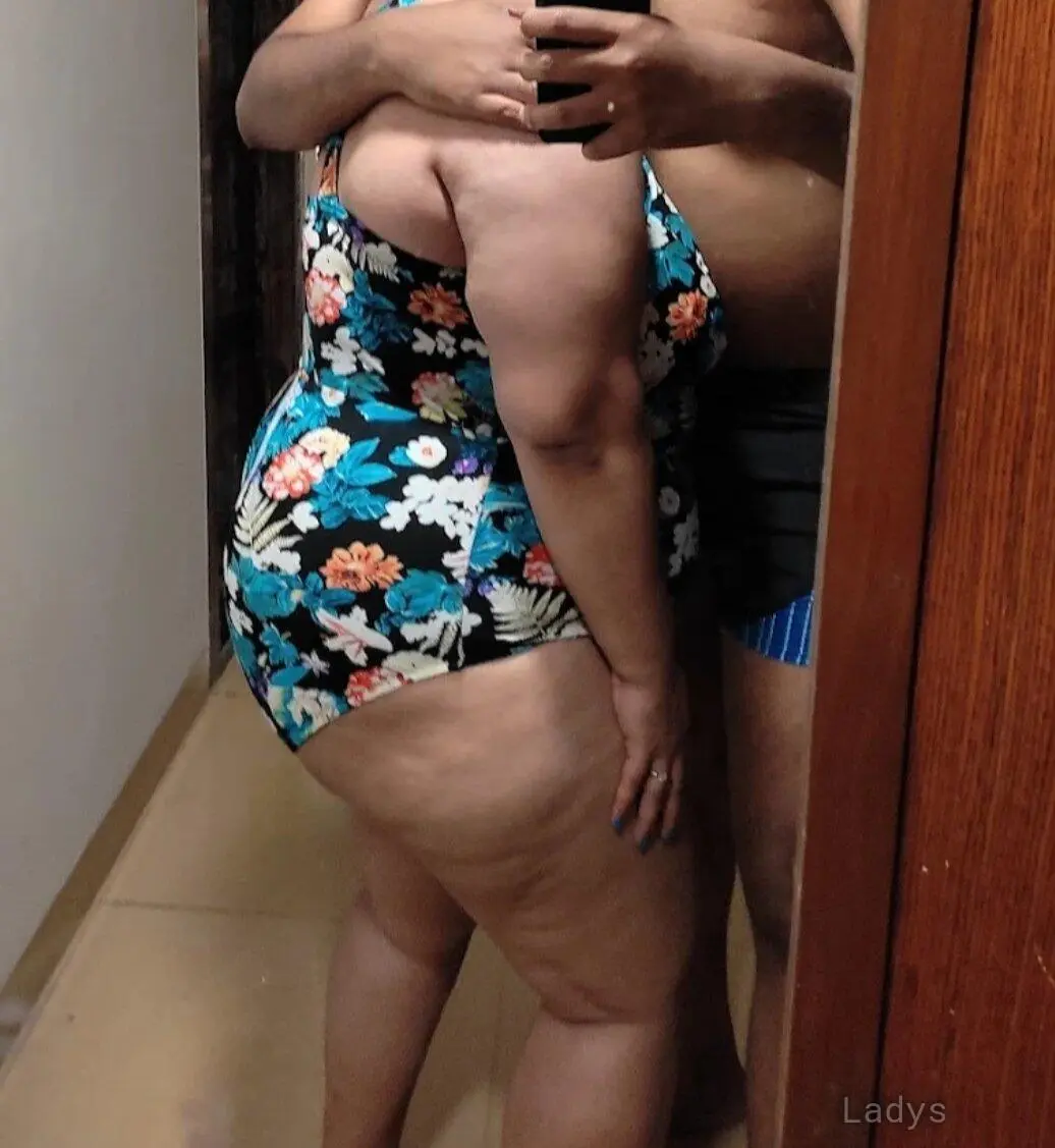 Megan & Kevin, 26 years beautiful nude Mumbai escorts girl, height 159 sm, Weight kg