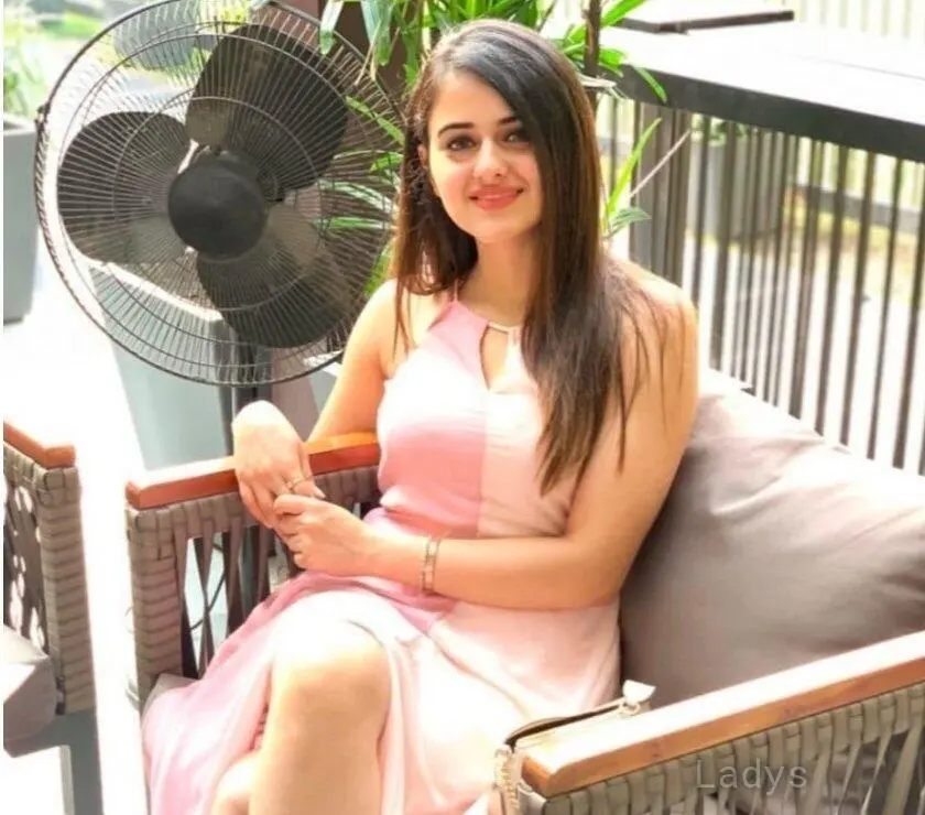 Mona, 22 years beautiful nude Mumbai escorts girl, height 160 sm, Weight kg