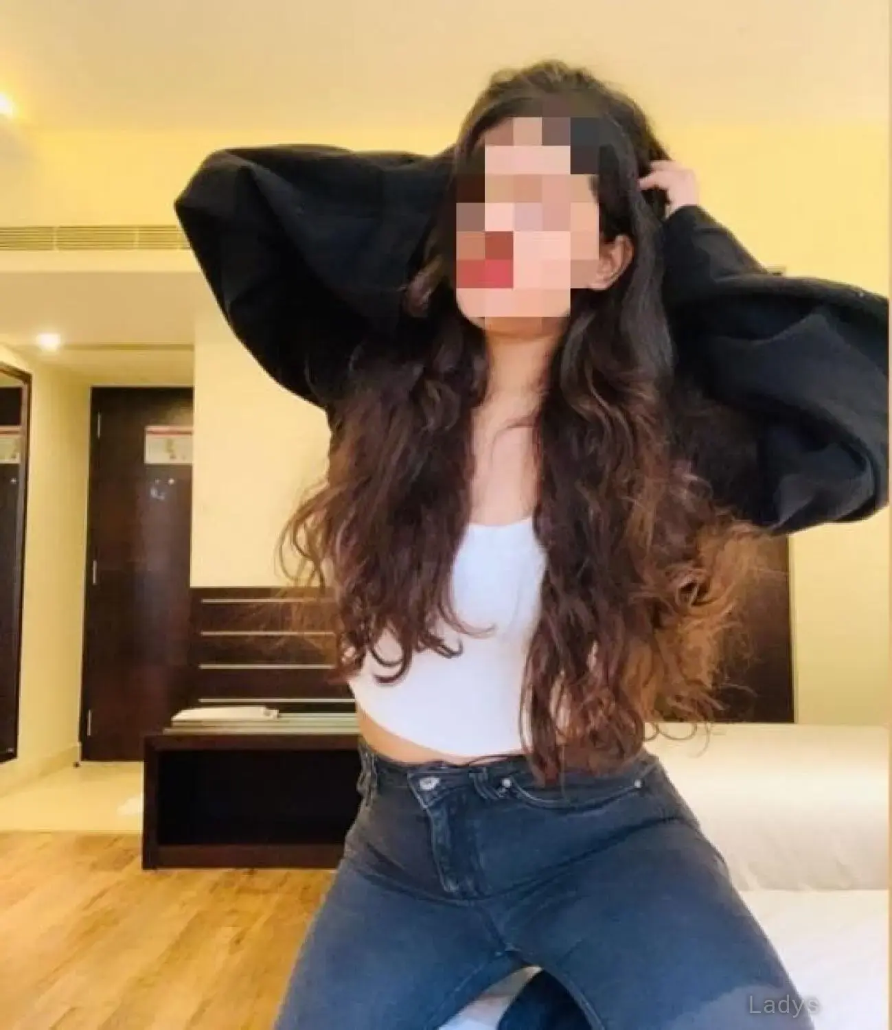 Naincy, 22 years beautiful nude Mumbai escorts girl, height 166 sm, Weight 50 kg