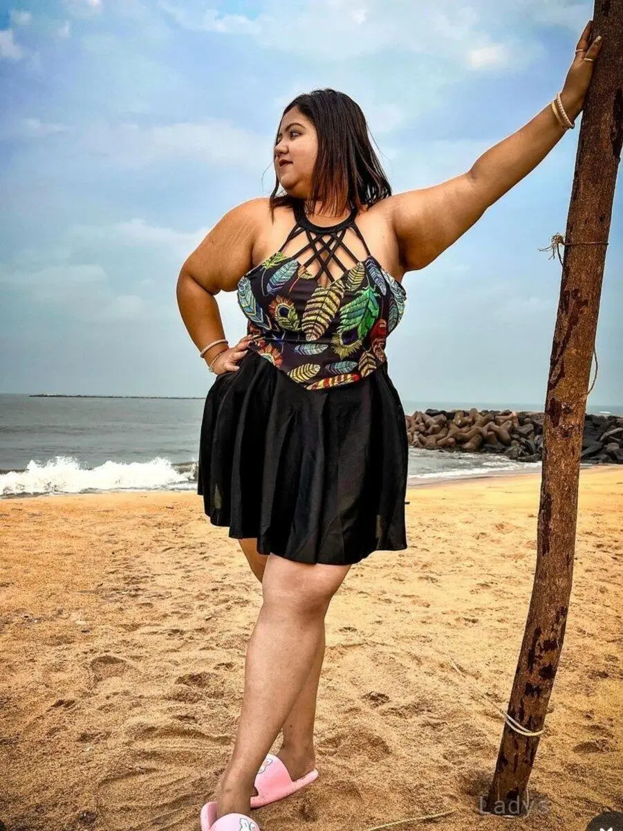 Nicky, 21 years beautiful nude Mumbai escorts girl, height 170 sm, Weight kg