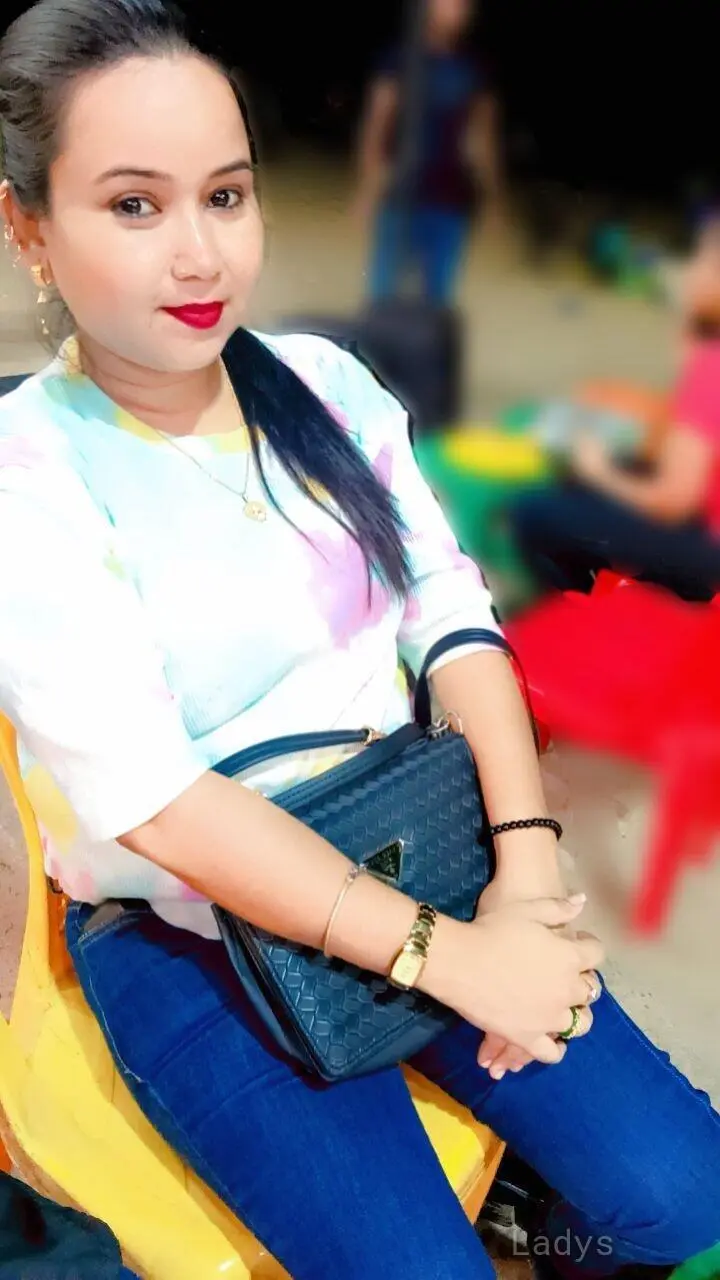 Preeti, 25 years beautiful nude Mumbai escorts girl, height 165 sm, Weight  kg