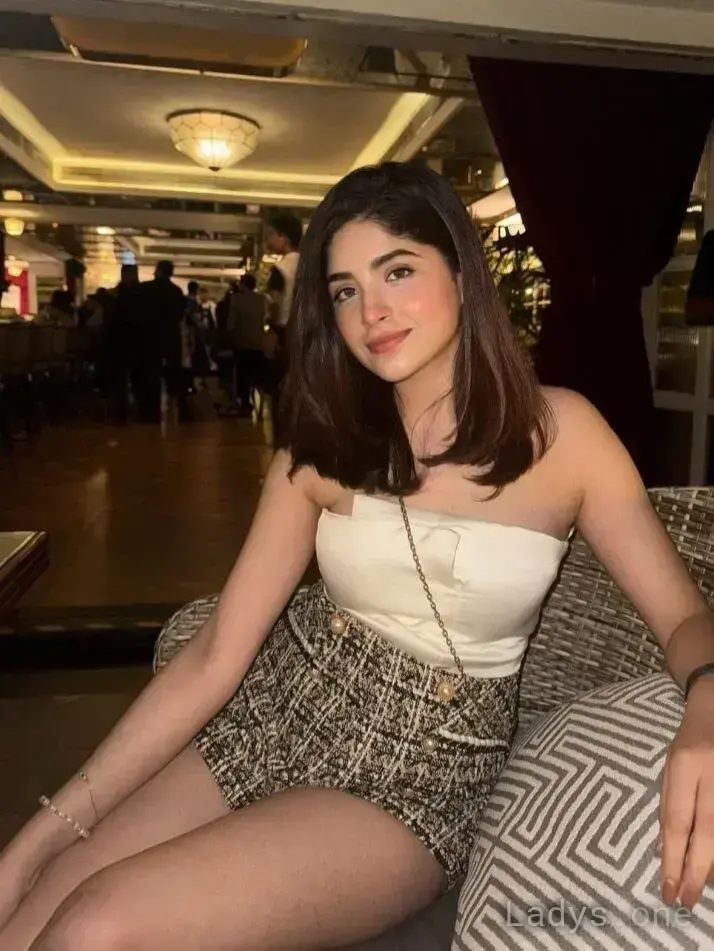 Prerna, 22 years beautiful nude Mumbai escorts girl, height 154 sm, Weight kg