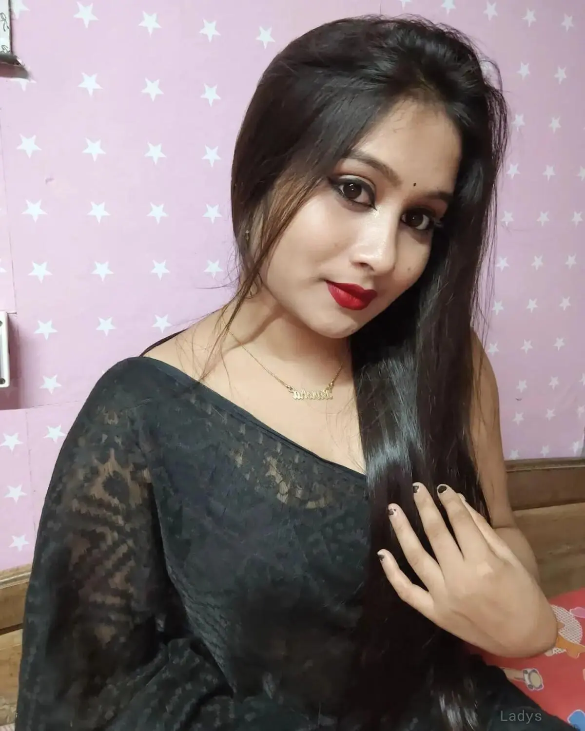 Priya, 21 years beautiful nude Mumbai escorts girl, height 154 sm, Weight  kg