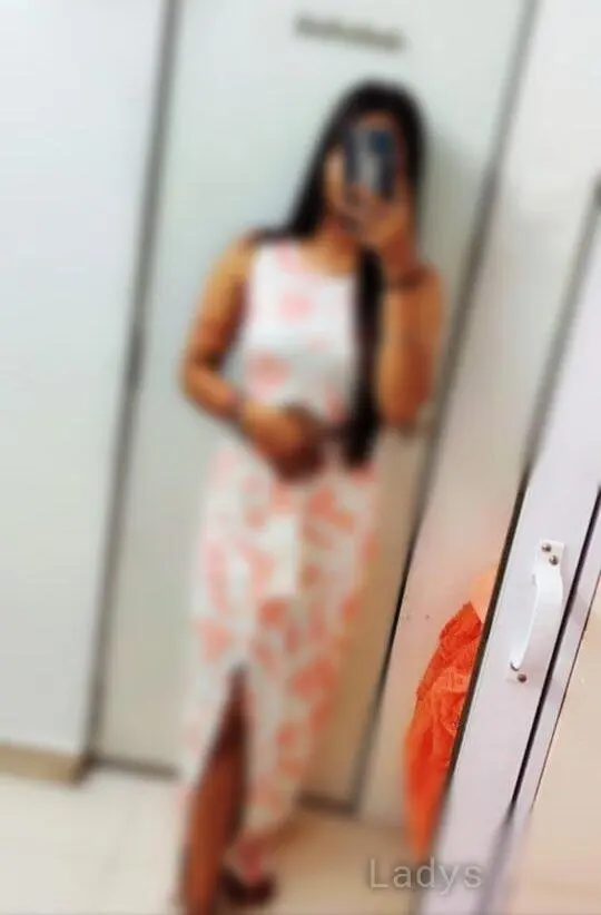 RITIKA, 22 years beautiful nude Mumbai escorts girl, height 161 sm, Weight kg