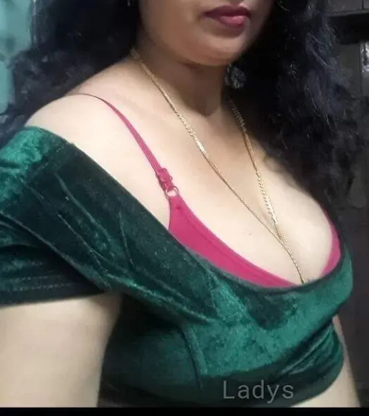 Riya, 35 years beautiful nude Mumbai escorts girl, height 156 sm, Weight  kg