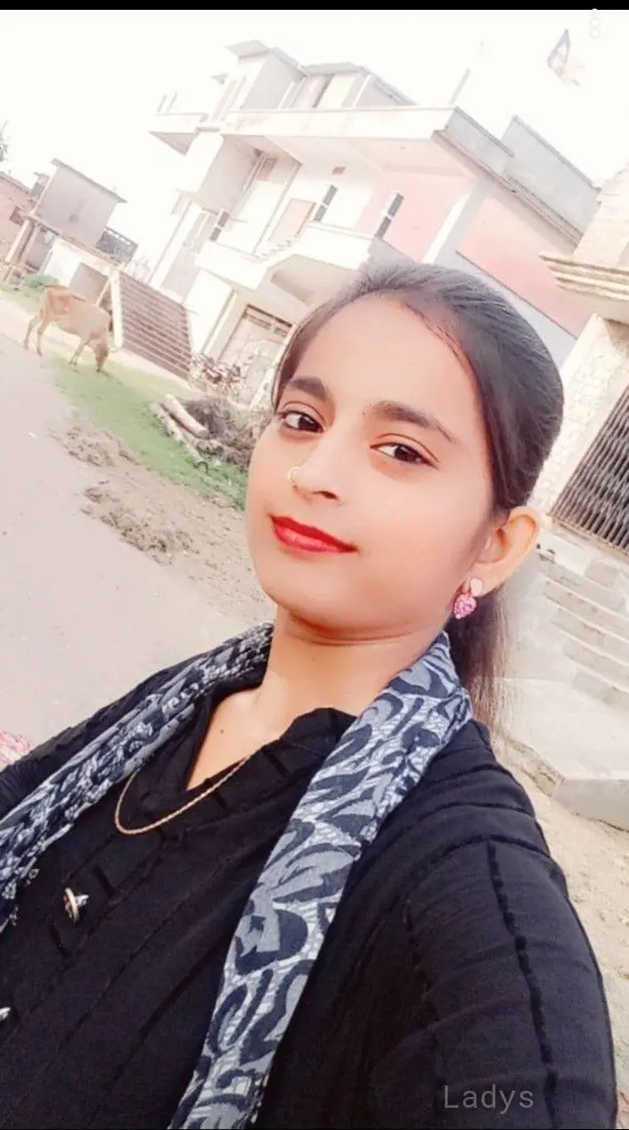 Riya, 23 years beautiful nude Mumbai escorts girl, height 158 sm, Weight kg