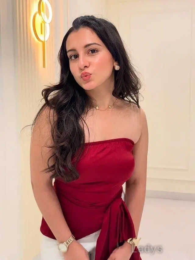 Roshni, 21 years beautiful nude Mumbai escorts girl, height 154 sm, Weight  kg
