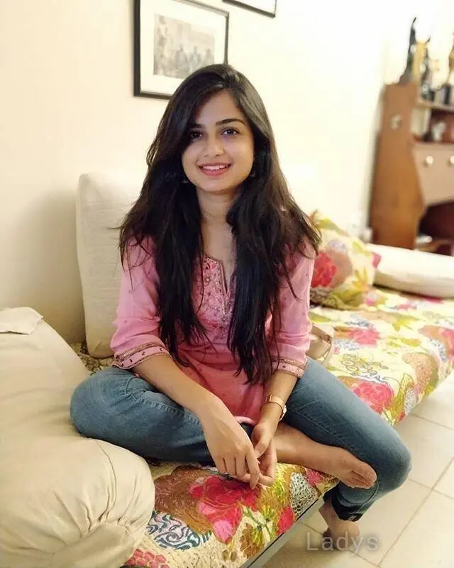 Ruhani, 22 years beautiful nude Mumbai escorts girl, height 152 sm, Weight kg