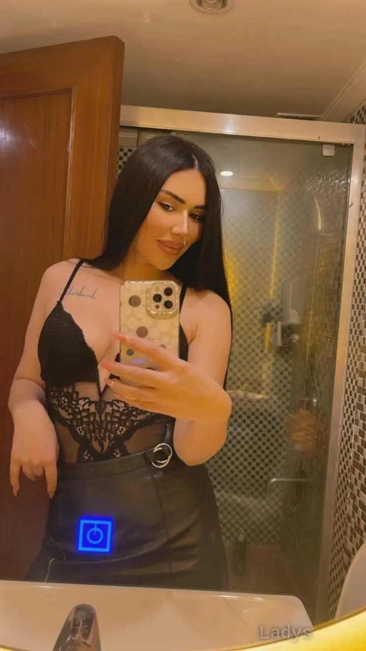 Salena, 28 years beautiful nude Mumbai escorts girl, height 154 sm, Weight  kg