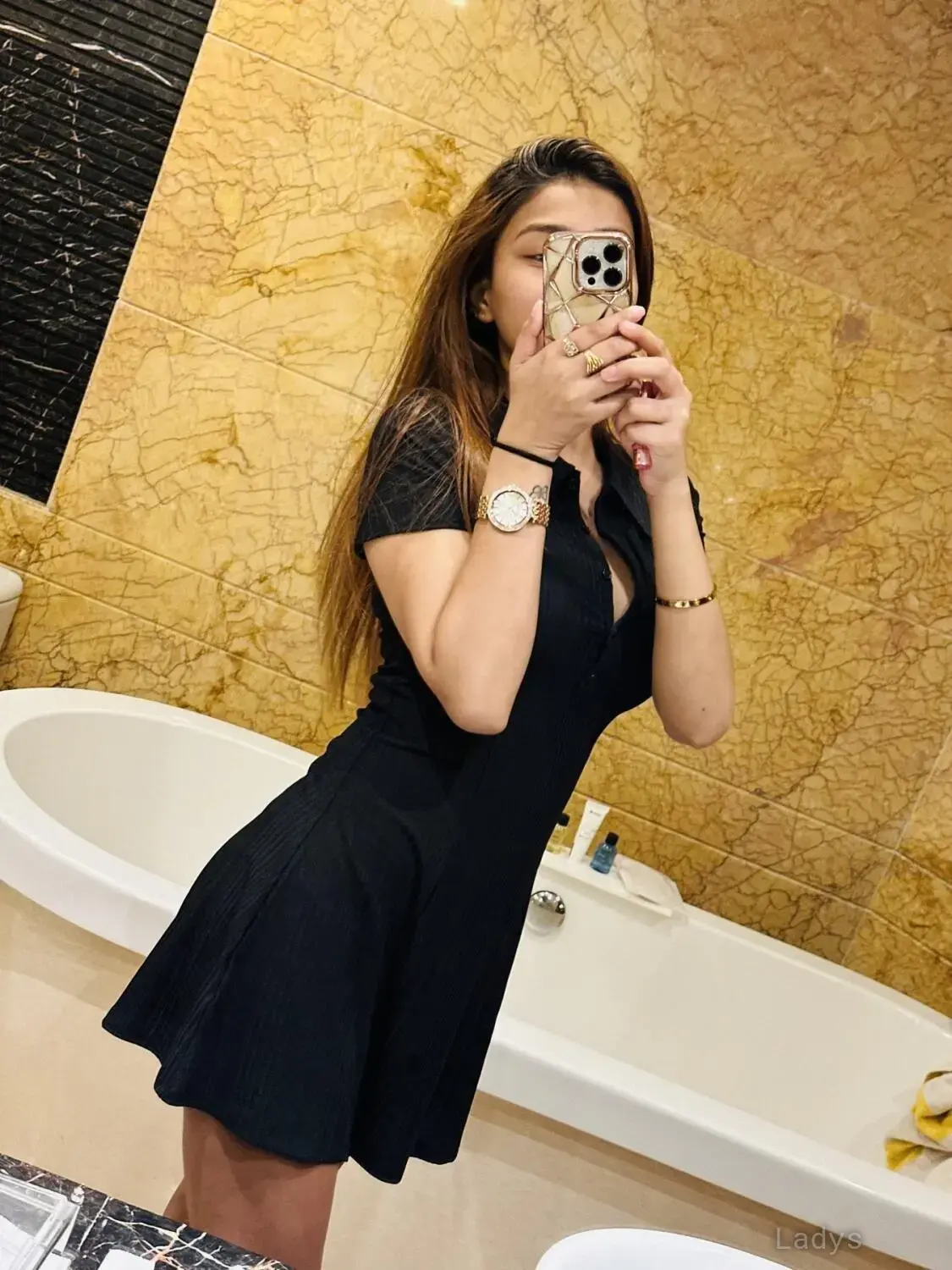 Sana, 22 years beautiful nude Mumbai escorts girl, height 160 sm, Weight 48 kg