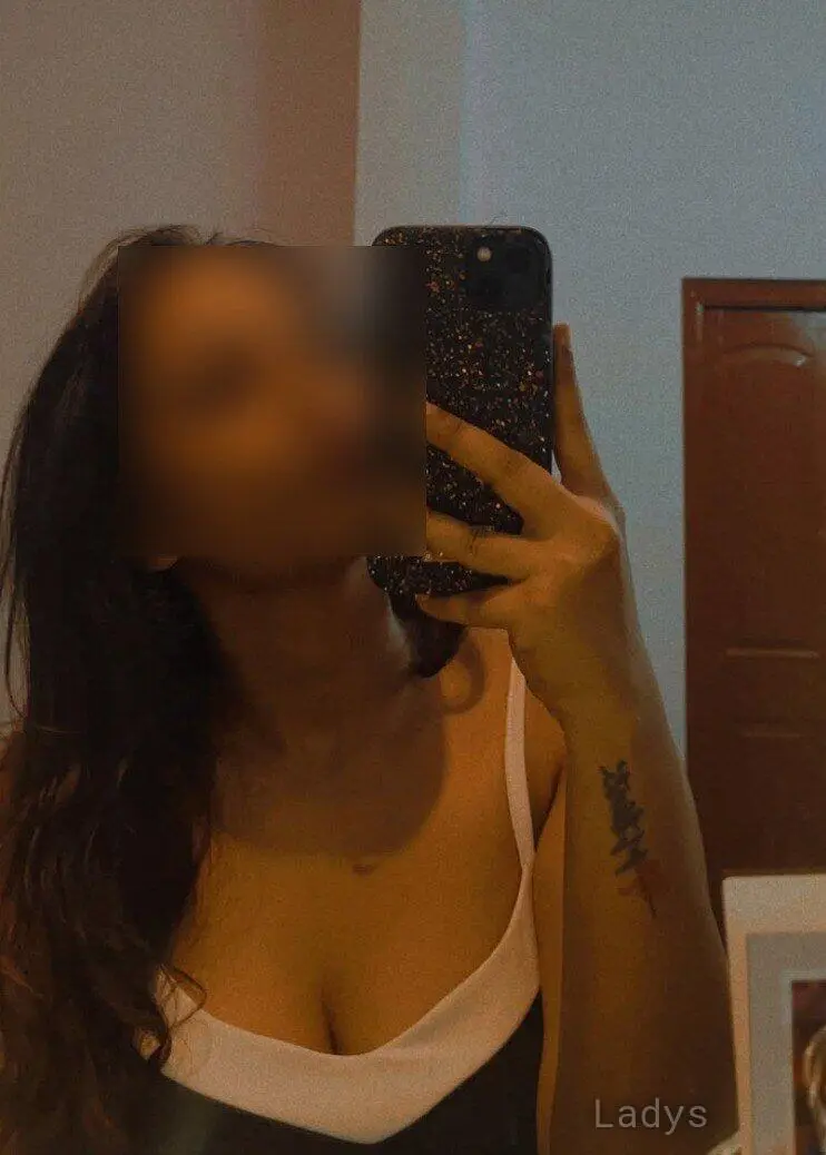 Sara, 23 years beautiful nude Mumbai escorts girl, height 164 sm, Weight  kg