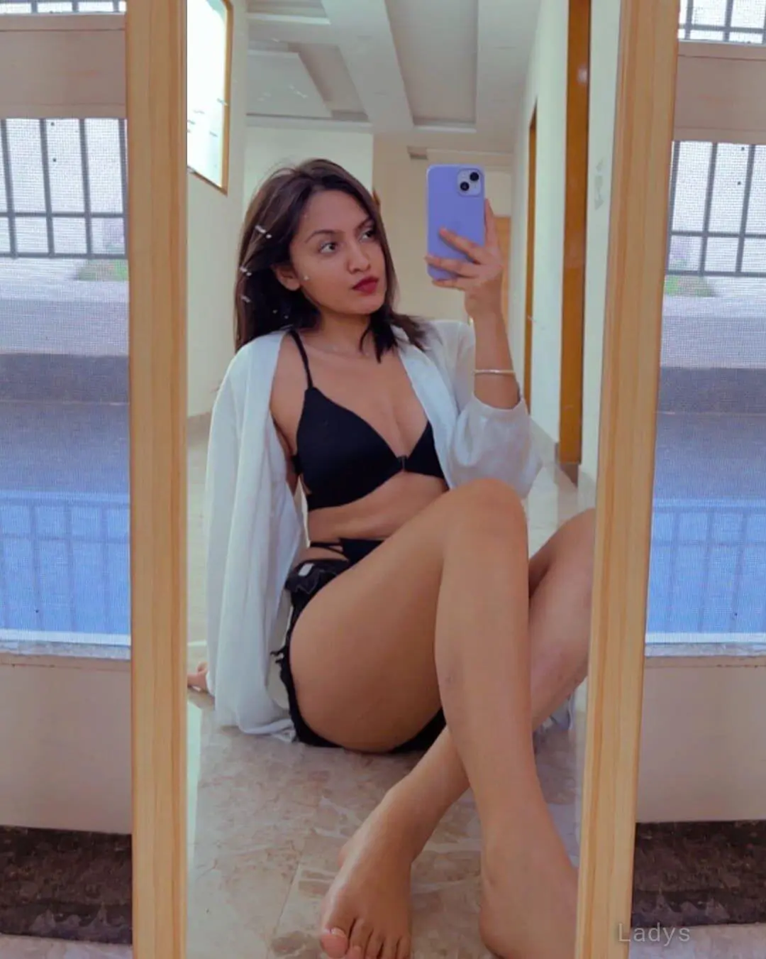 Shivani, 22 years beautiful nude Mumbai escorts girl, height 154 sm, Weight kg