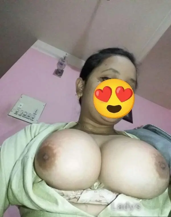 Simran, 28 years beautiful nude Mumbai escorts girl, height 157 sm, Weight  kg