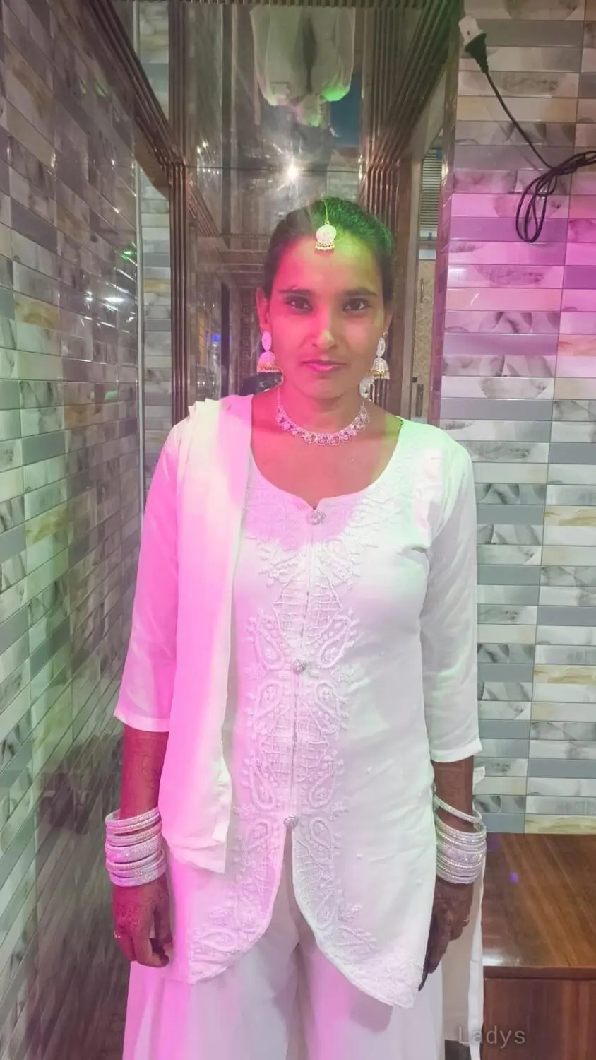 Tanisha, years beautiful nude Mumbai escorts girl, height sm, Weight kg