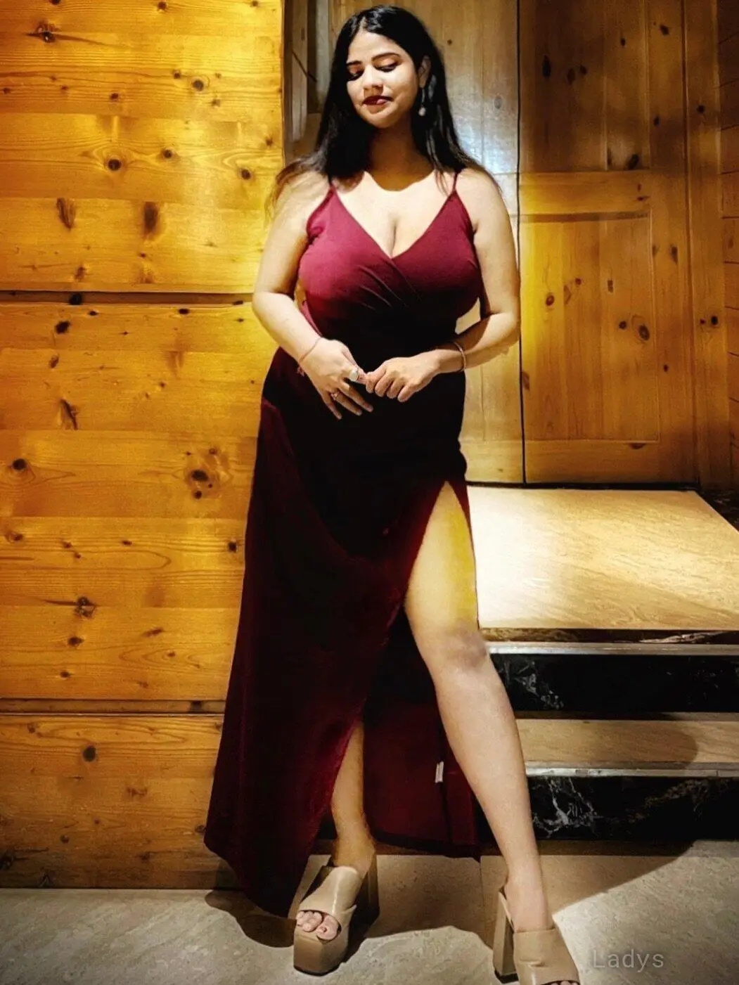Tanu, 22 years beautiful nude Mumbai escorts girl, height 154 sm, Weight kg