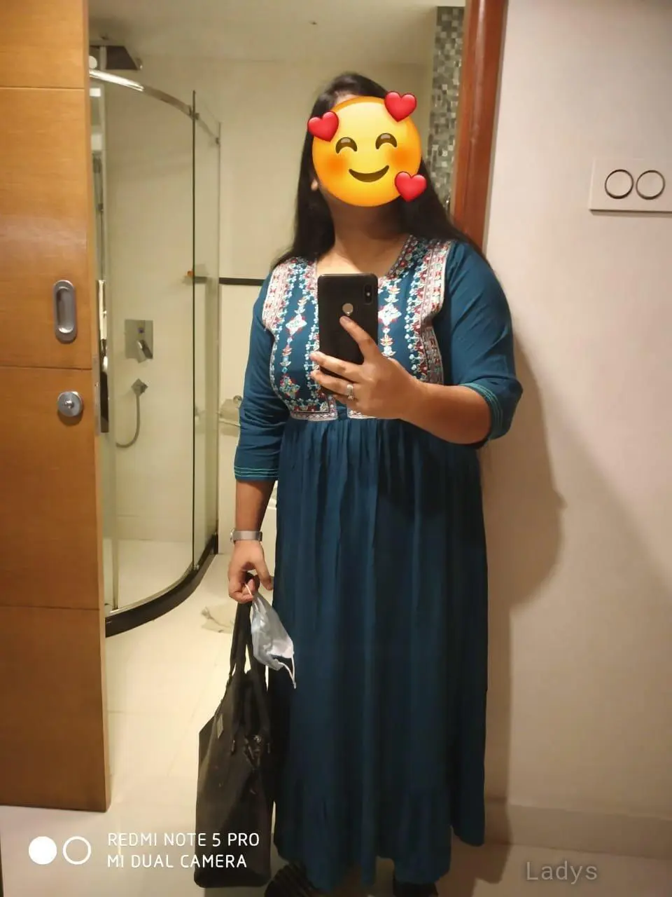 Zoya, 22 years beautiful nude Mumbai escorts girl, height 153 sm, Weight  kg