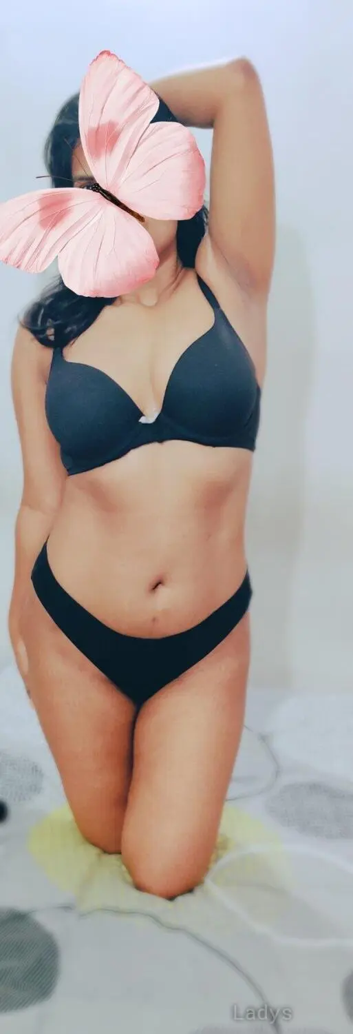 Meetali, 25 years sexy toples Mumbai scorts girl, height 160 sm, Weight  kg
