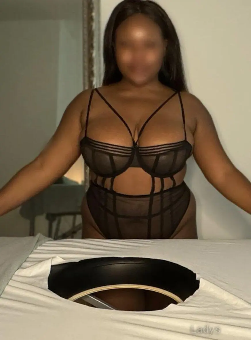 Alia, 27 years beautiful nude Munich escorts girl, height 150 sm, Weight  kg