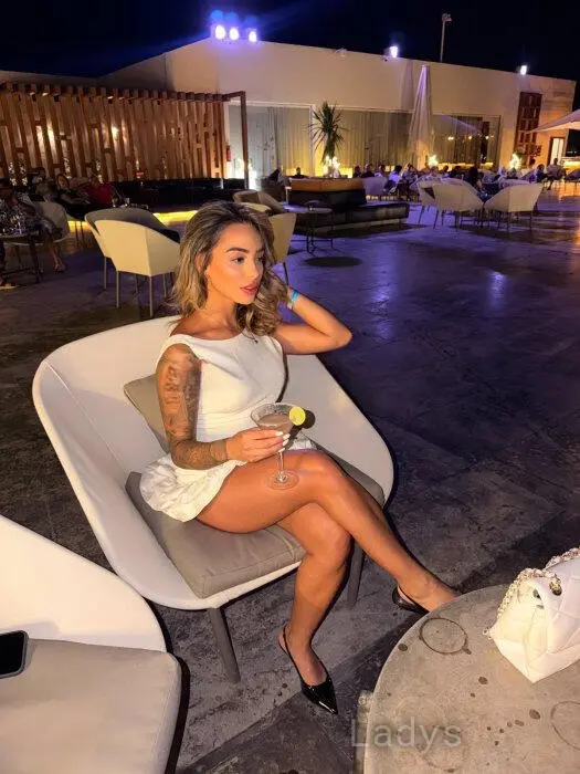 Berna, 23 years beautiful nude Munich escorts girl, height 166 sm, Weight 54 kg