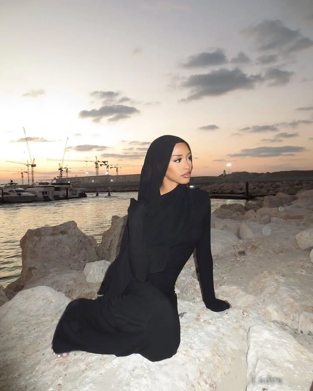Ayan, 20 years old Muscat escort girl with big tits, height 153 sm, Weight  kg