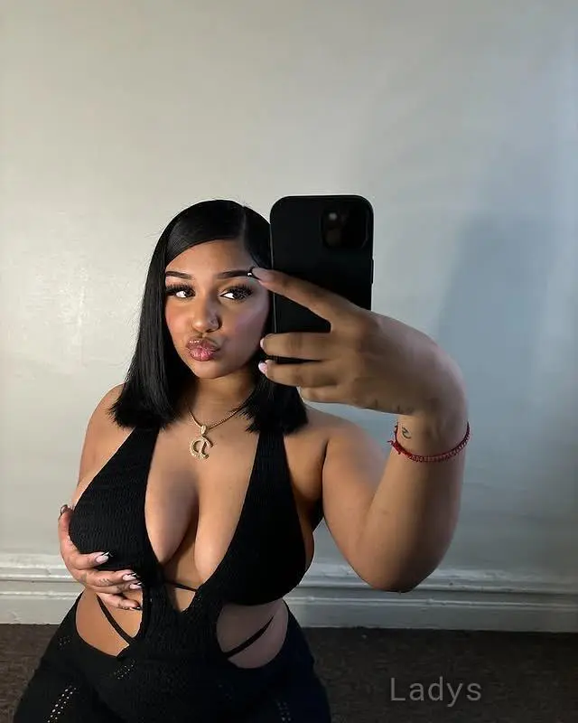 Clara, 22 years old Muscat escort girl with big tits, height  sm, Weight  kg