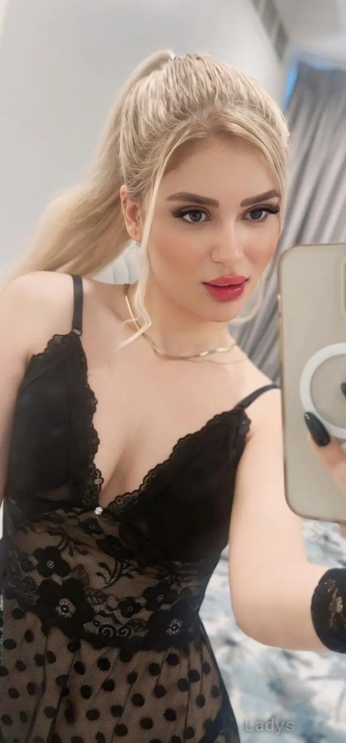 Hiva, 19 years old Muscat escort girl with big tits, height 165 sm, Weight  kg