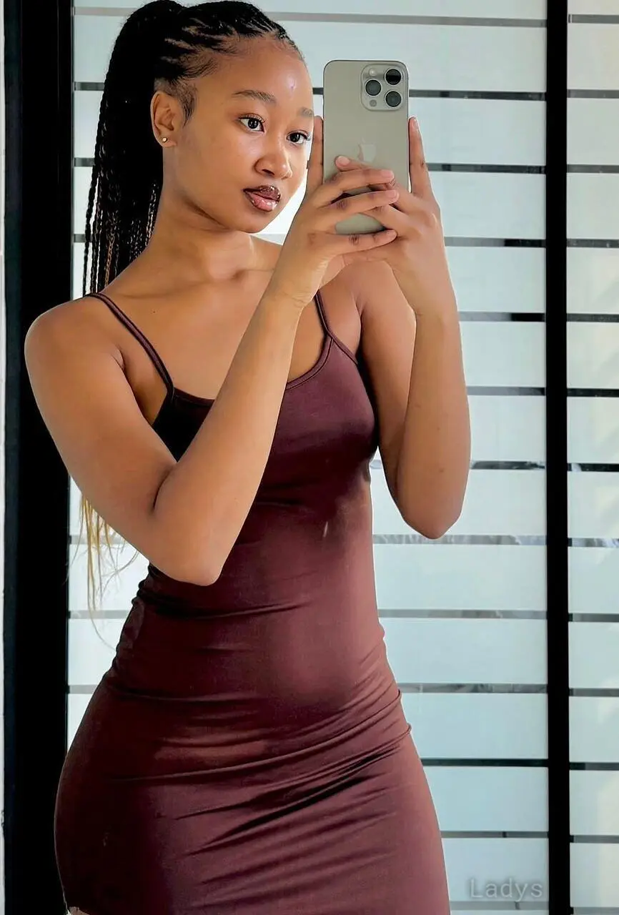 Jay, 23 years old Muscat escort girl with big tits, height 175 sm, Weight  kg