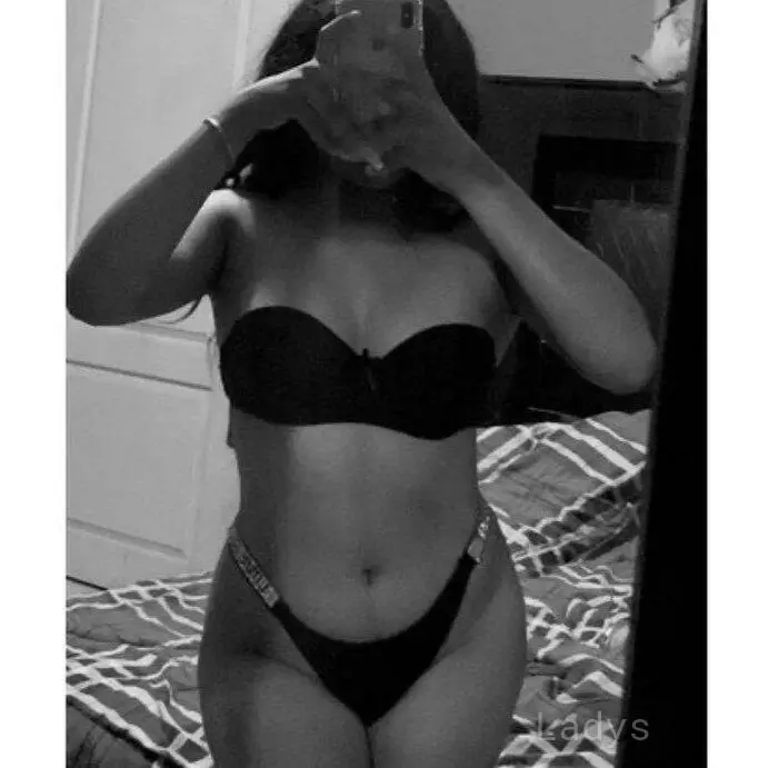 Leyla, 28 years old Muscat escort girl with big tits, height 158 sm, Weight kg