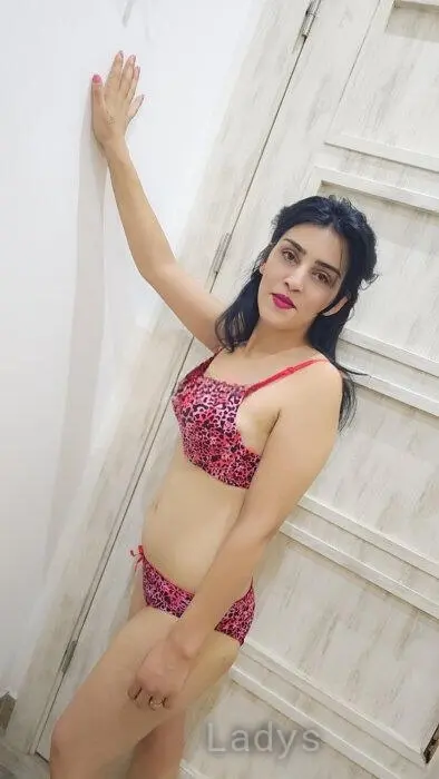 Maia, 23 years old Muscat escort girl with big tits, height 158 sm, Weight 57 kg