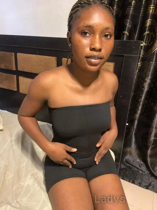 Sandra, 22 years old Muscat escort girl with big tits, height 130 sm, Weight 40 kg