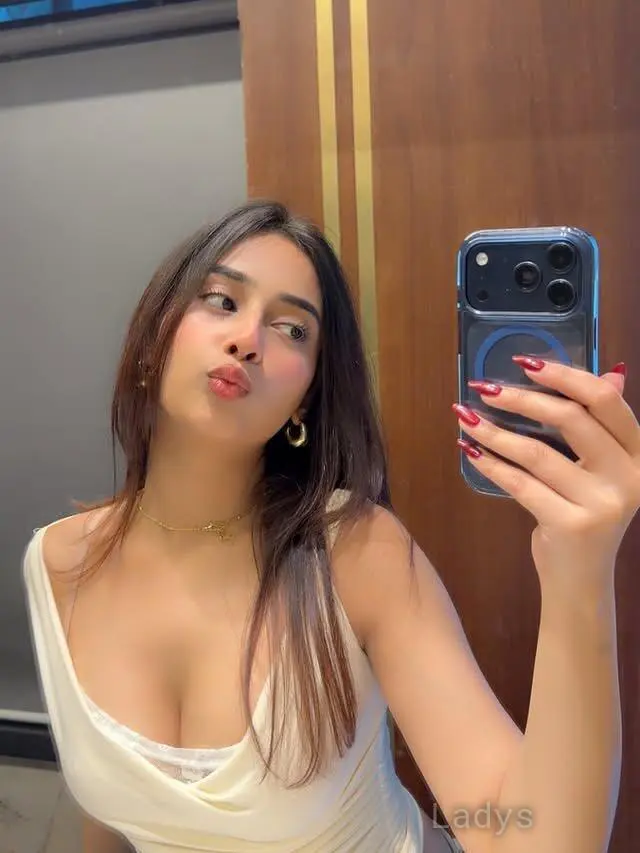 Alisha, 23 years beautiful nude Muscat escorts girl, height 172 sm, Weight kg